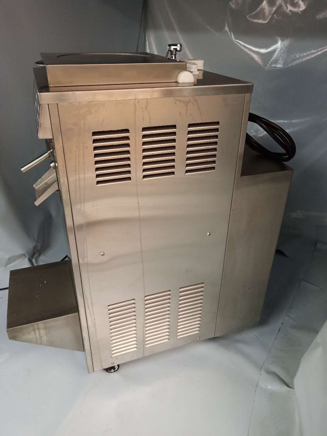 Factory direct sales: qiaosai ice cream refrigerator factory direct sales in Shanghai